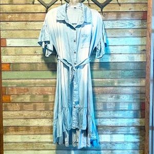 Price Drop ⬇️ Easel Chambray Dress Short Sleeves